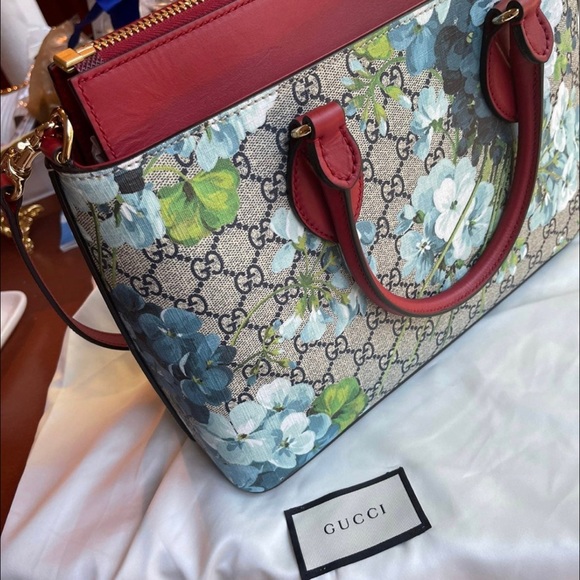 SOLD Gucci Bloom GG Supreme Canvas Leather Zip Tote House of Gucci Luxury Bag - Picture 3 of 7